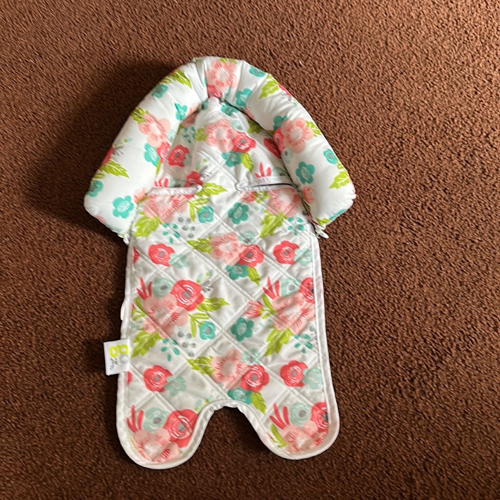 Floral neck support insert for car seat